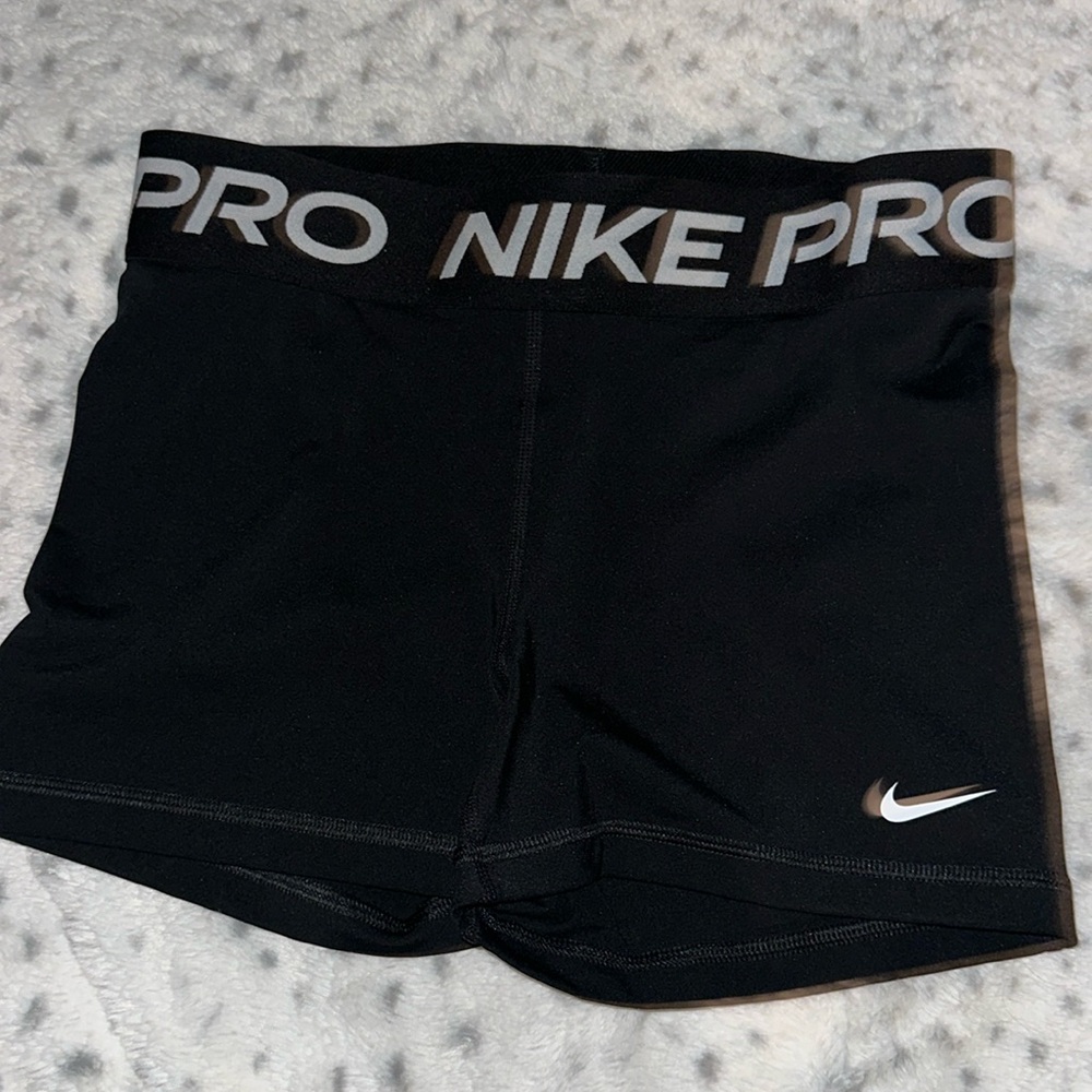 Only worn to try on